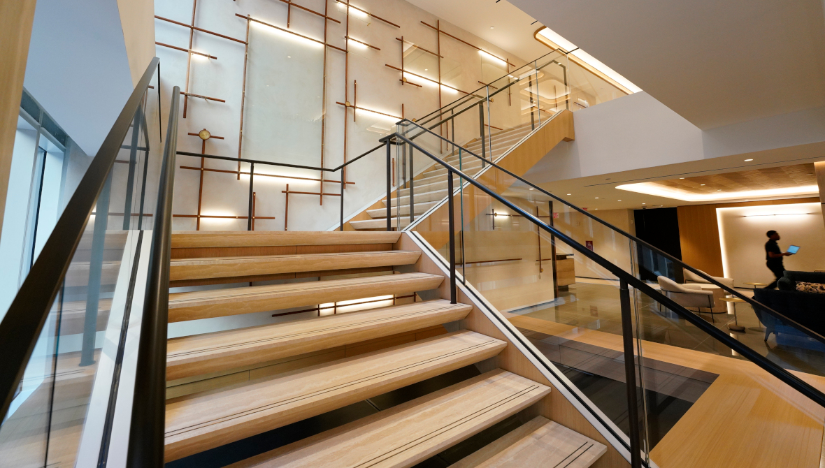 2412 HubStair